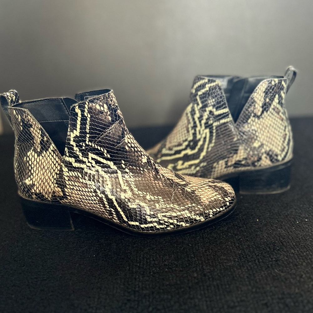 Vionic Black and Tan Snakeskin Boots